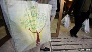 Shoppers in Rome, 29 December 2010