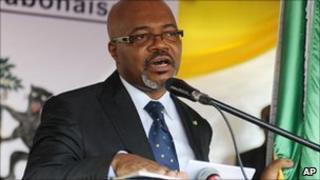 Andre Mba Obame takes a self-administered oath in Libreville, Gabon (26 Jan 2011)