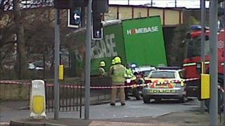 Lorry stuck under bridge (Pic: Arielle Schnepp)