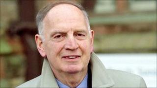 Dr Raymond McClean