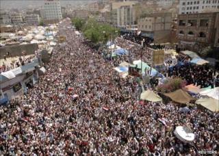 Demonstrators march through the Yemeni city of Taiz, 1 April