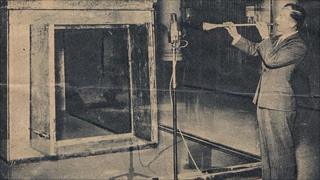 Bandsman James Tappern plays Tutankhamun's trumpet at a BBC recording in 1939