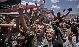Anti-government protesters in Sanaa (25 April 2011)