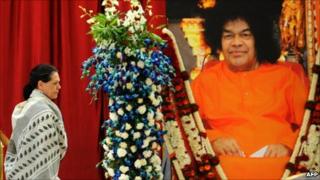 Sonia Gandhi pays her last respects to Sai Baba