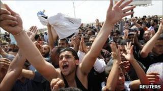 Jordanians rally in solidarity with protesters in Deraa, at the closed border crossing in the Jordanian city of al-Ramtha, 29 April
