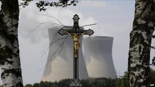 Cooling towers at Gundremmingen power station