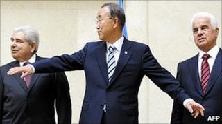 UN Secretary-General Ban Ki-moon (centre) in Geneva with Cyprus leaders, 7 Jul 11