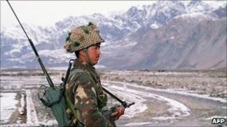 An Indian army soldier at Siachen glacier (File photo)