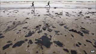 Oil spill in Mumbai on 7 August 2011