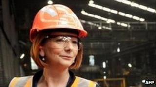 Australian Prime Minister Julia Gillard gives the thumps up to steel workers at OneSteel"s mill in the Melbourne suburb of Laverton, on July 12, 2010