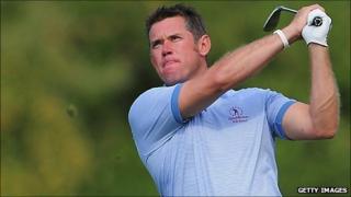 Lee Westwood of the Great Britain and Ireland team plays a shot during the second days fourball matches at the Vivendi Seve Trophy at Saint - Nom - La Breteche Golf Course on September 16, 2011. Photo: Getty Images