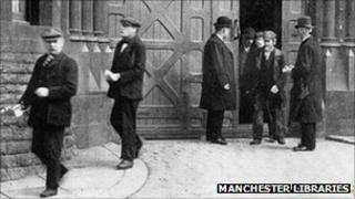 Prisoners coming out of Strangeways prison circa 1890