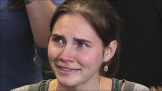 Amanda Knox speaks at Seattle International Airport