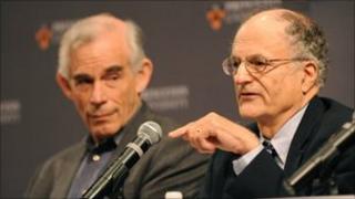 Christopher Sims (L) and Thomas Sargent