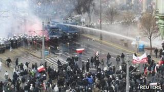 Police use water cannon against demonstrators on Poland's Independence Day - 11 November 2011