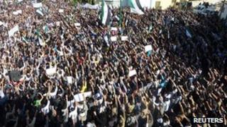 Anti-government protest in Hula near Homs, Syria (13 Nov 2011)