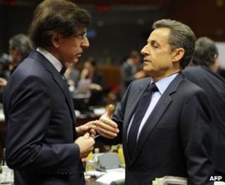 Belgian Prime Minister Elio Di Rupo talks to France's President Nicolas Sarkozy (R) at the summit in Brussels, 9 December