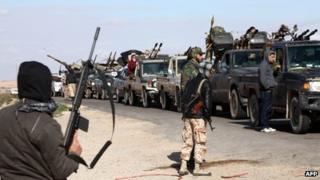 Militiamen loyal to the Libyan interim government move towards Bani Walid (25 January 2012)