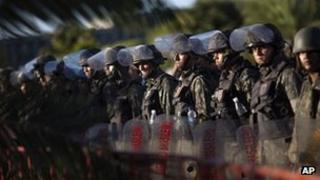 Soldiers maintain blockade of state legislature in Salvador