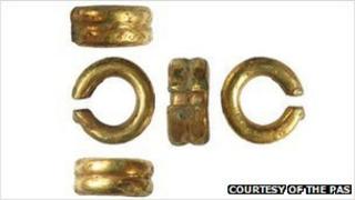 Pictures of the Bronze Age ring