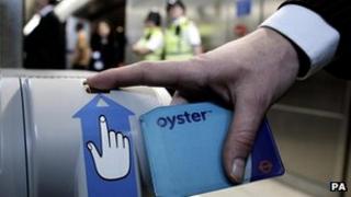 Oyster card in use