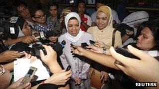 Malaysia's Women, Families and Communities Minister Shahrizat Abdul Jalil speaks to journalists after presenting herself at the Malaysian Anti-Corruption Commission in Putrajaya outside Kuala Lumpur 8 February, 2012