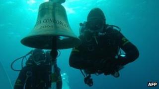 Divers with the bell of the sunken Costa Concordia, January 2012