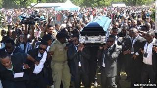 Crowds at the funeral service for Steven Kanumba in Dar es Salaam, 10 April 2012