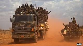 South Sudan vehicles drive on the road from Bent to Heglig, 17 April 2012