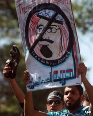Protest outside the Saud embassy in Cairo (file photo)