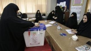 A woman votes in Tehran (4 May 2012)