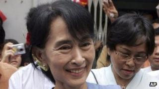 Aung San Suu Kyi being greeted by supporters, 8 May 2012