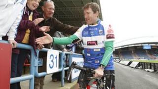 Dean Hoyle arrives back at the Galpharm