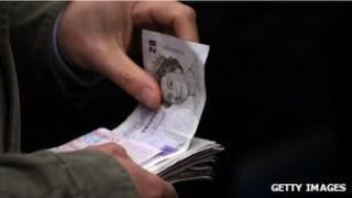 Counting pound notes
