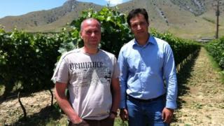 Expatriate German wine exporter Markus Stolz (l) and wine producer Christos Zafeirakis (r)