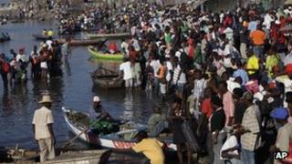 Haitians leaving Port-au-Prince