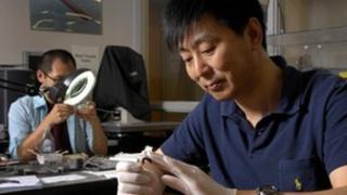 Prof Xiaodong Li and Lihong Bao