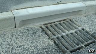 Animal friendly kerb