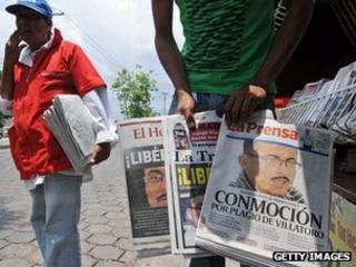 Honduran newspaper sellers