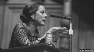 Mary McCarthy speaking in support of Burrough's book Naked Lunch in 1962