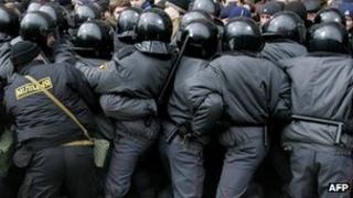 Belarus' police clash with protesters in Minsk. File photo