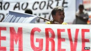Civil servants on strike in Rio de Janeiro on 9 August, 2012