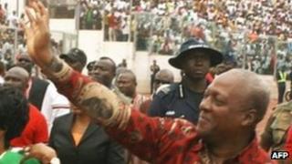President John Mahama waves to supporters on arrival at a stadium in Kumasi on 30 August 2012