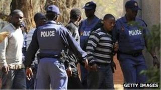 Police keep watch during the arrival of some of the mine workers, at a Garankuwa court outside Pretoria (20 August 2012)