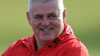 Hyfforddwr Cymru a'r Llewod Warren Gatland
