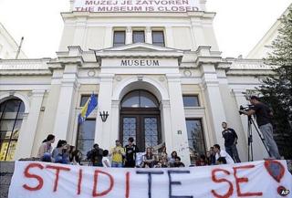 Protest at closure of Bosnia National Museum, 4 Oct 12