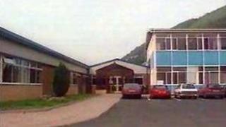 Ysgol Uwchradd Cwmcarn