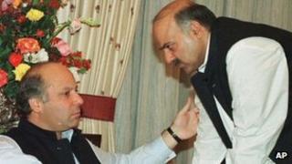 Nawaz Sharif (left) and Shahzab Sharif in 1997