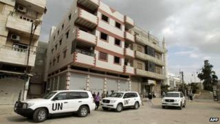 UN monitors in Homs (3 May)