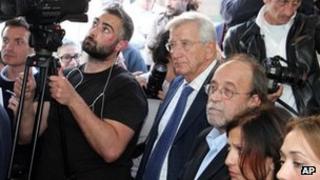 Defendants Claudio Eva and Bernardo de Bernardinis hear the verdicts in L'Aquila (22 Oct 2012)